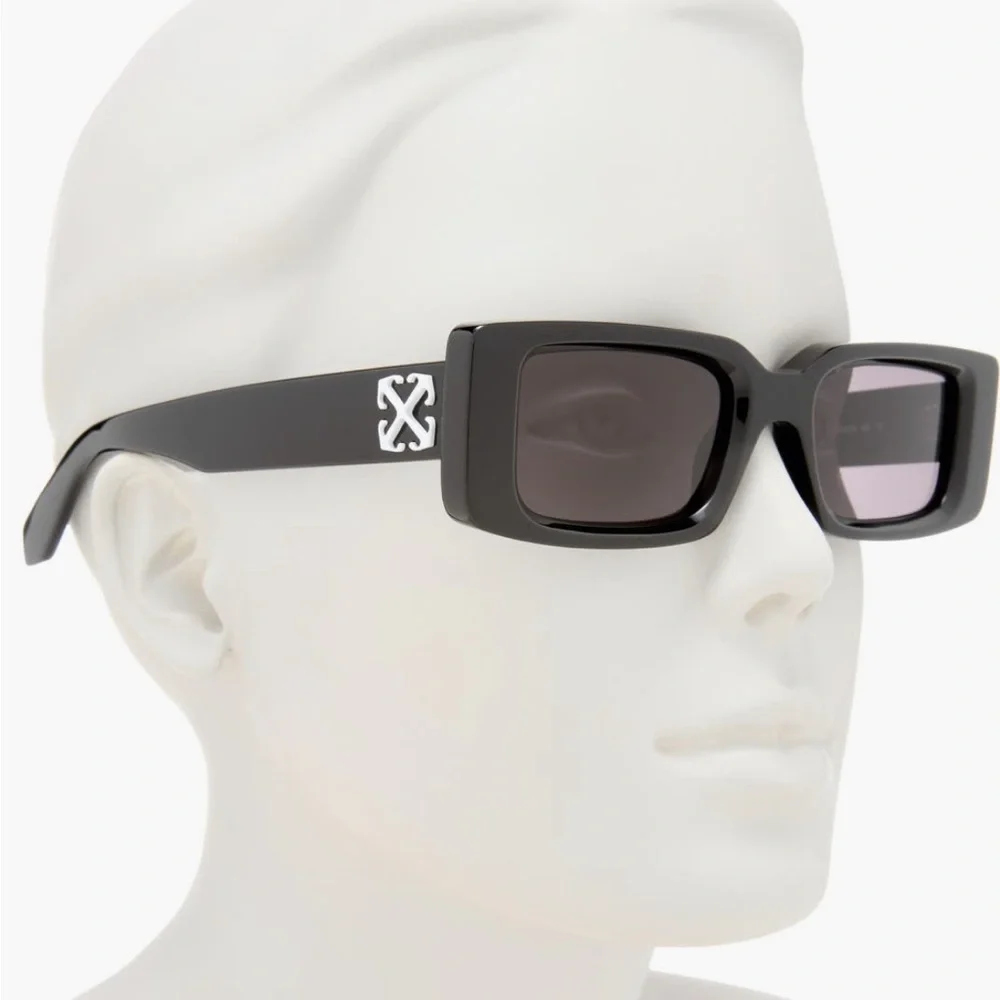 Off-White Arthur Sunglasses OERI016C99PLA0011007 Black Frame Dark Grey Lens